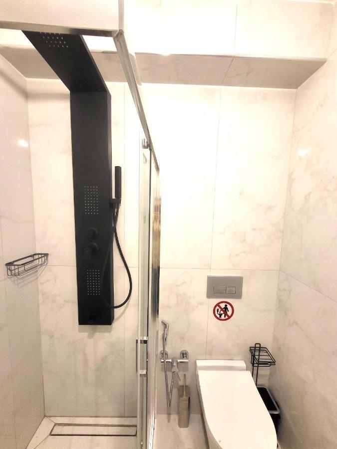 Fabilicious Suites - 2 Apartments- Romantic Jacuzzi & Spacious Family Comfort Афіни Екстер'єр фото