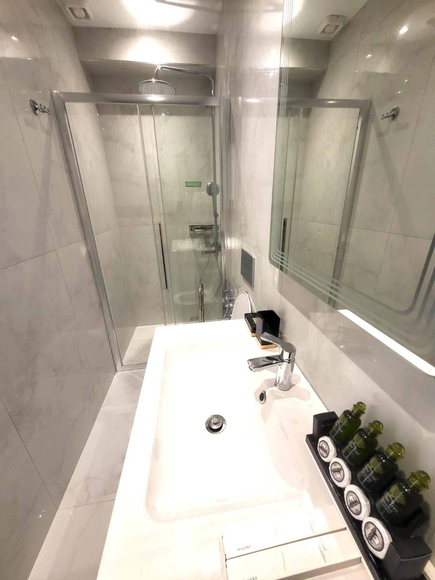 Fabilicious Suites - 2 Apartments- Romantic Jacuzzi & Spacious Family Comfort Афіни Екстер'єр фото