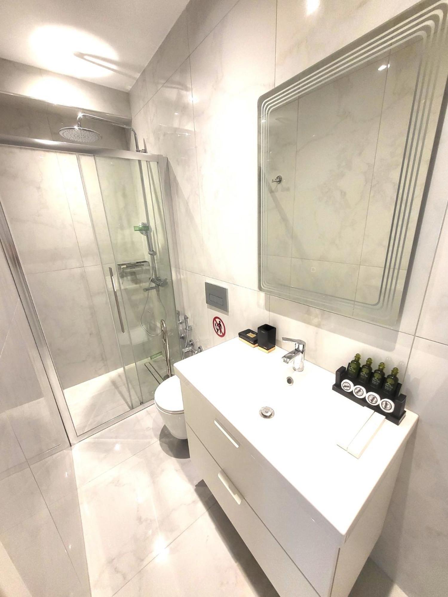 Fabilicious Suites - 2 Apartments- Romantic Jacuzzi & Spacious Family Comfort Афіни Екстер'єр фото