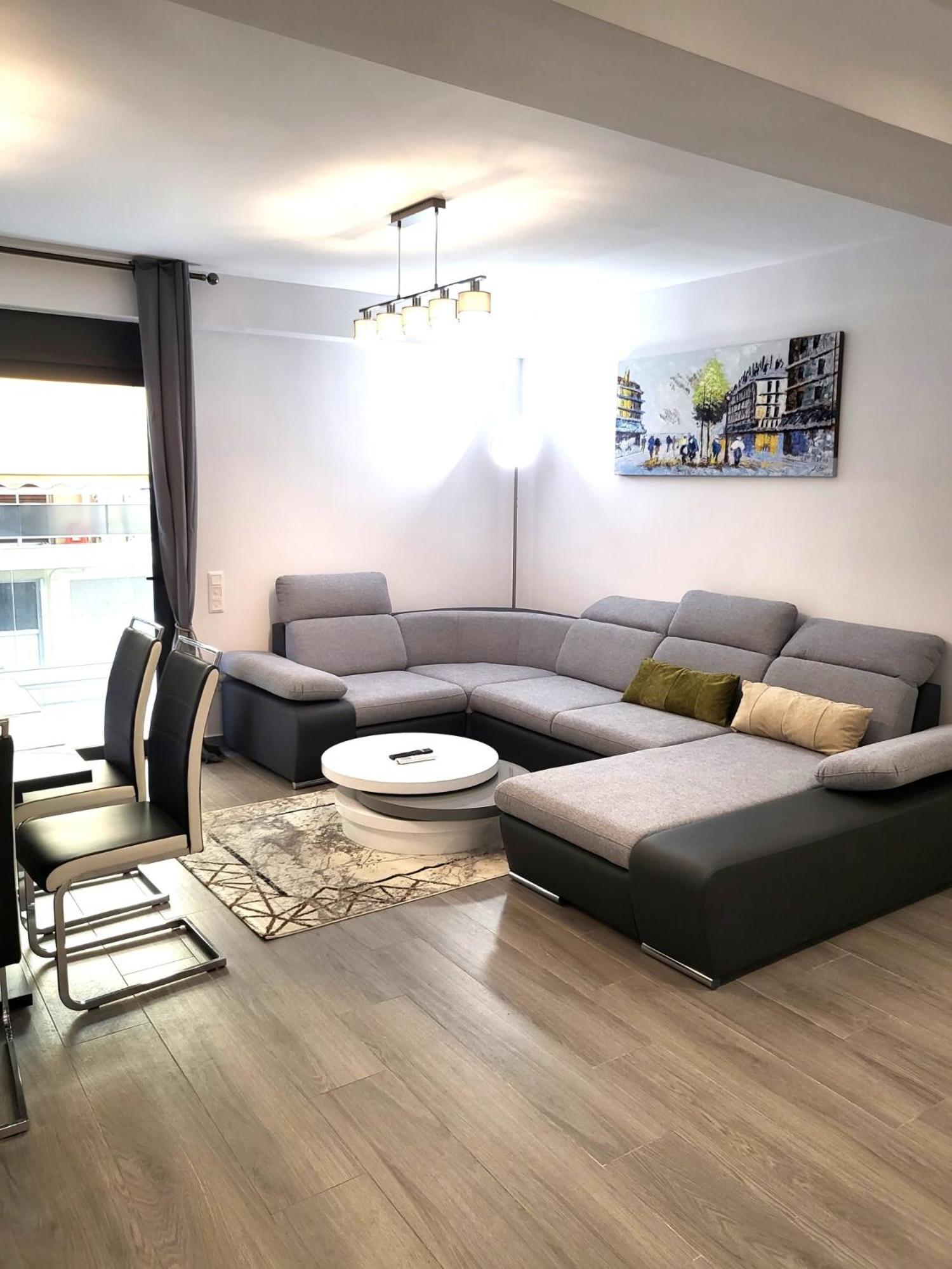 Fabilicious Suites - 2 Apartments- Romantic Jacuzzi & Spacious Family Comfort Афіни Екстер'єр фото