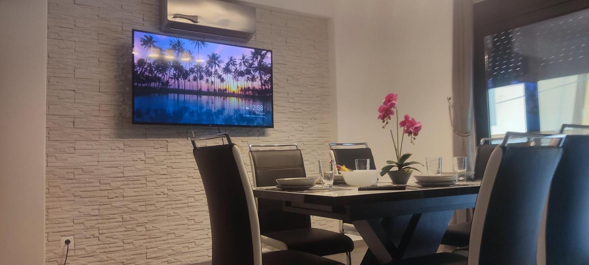 Fabilicious Suites - 2 Apartments- Romantic Jacuzzi & Spacious Family Comfort Афіни Екстер'єр фото